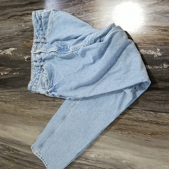 H&M Denim - 2/$15 sale!! H&M High Rise Mom Jeans size 2